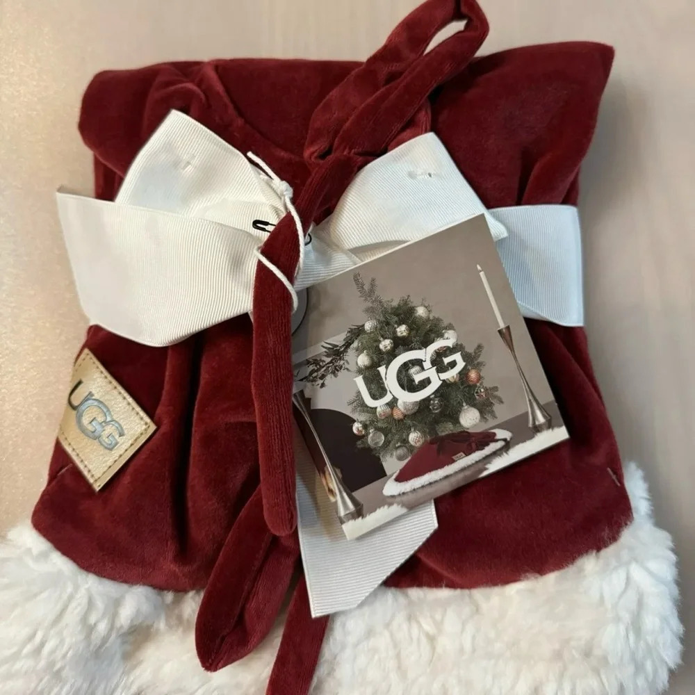 UGG
Bliss Mini Tree Skirt In Dark
Cherry new - Picture 2 of 5